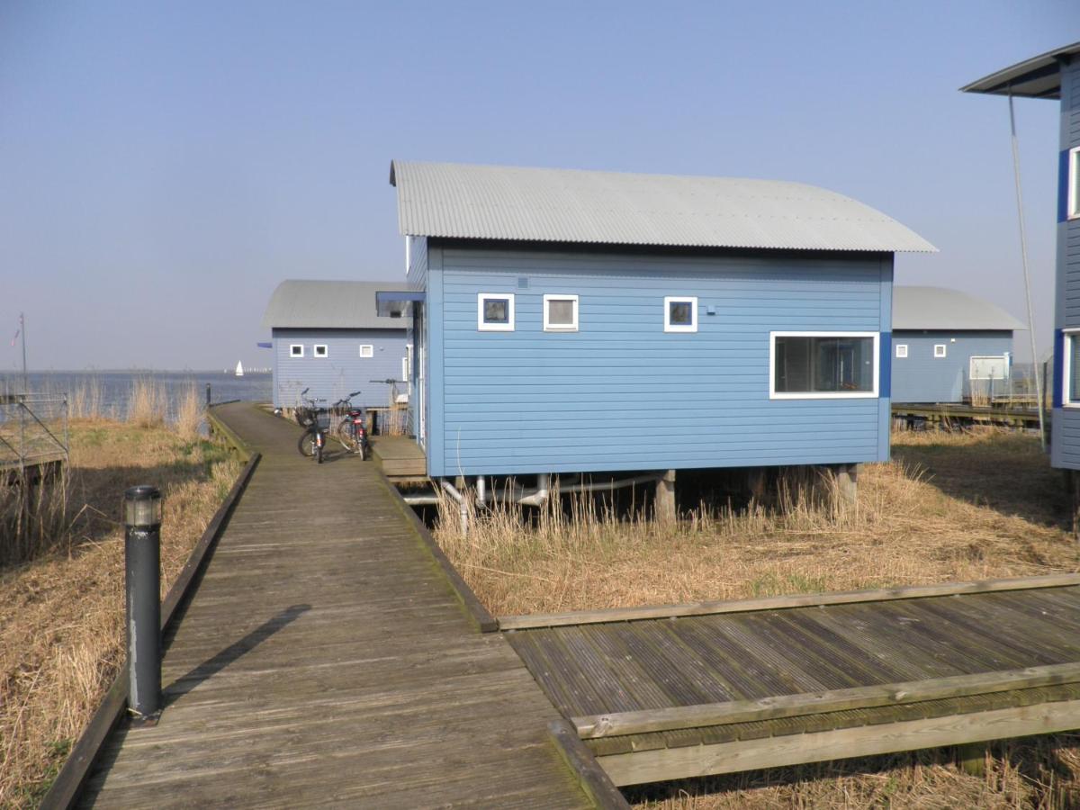 6 Pers. Waterfront Home Seeblick, Equipped Stilt House On The WaterAnjum エクステリア 写真