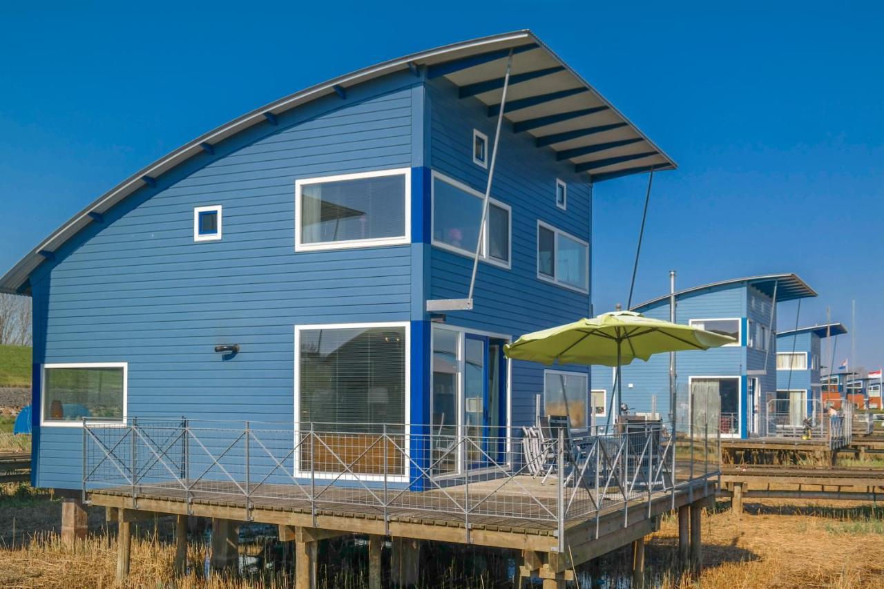 6 Pers. Waterfront Home Seeblick, Equipped Stilt House On The WaterAnjum エクステリア 写真