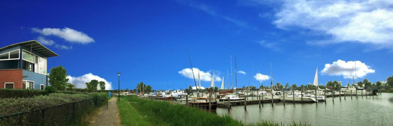 6 Pers. Waterfront Home Seeblick, Equipped Stilt House On The WaterAnjum エクステリア 写真